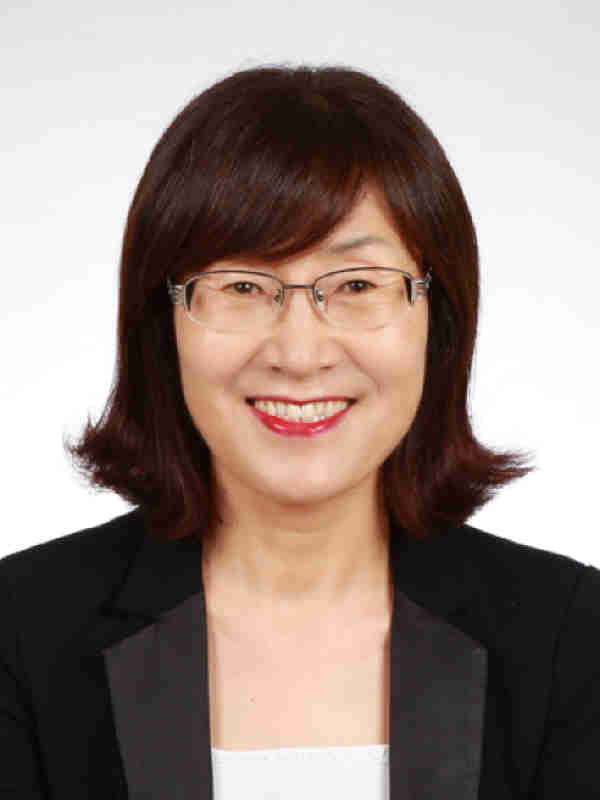 ▲ 전남 곡성 출생. (수필), (시)으로 등단. 국제PEN한국본부ㆍ한국문인협회 회원.