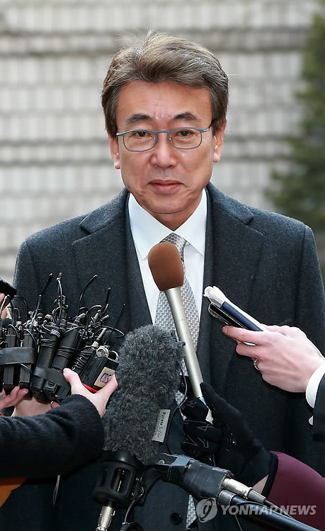 ▲ 사진=연합뉴스, 특검팀, 최순실 전 남편 정윤회 출국금지 조치…'정윤회 문건' 관련 자료도 확보