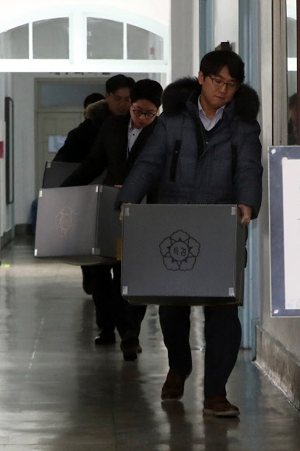 ▲ 사진=연합뉴스, 특검팀, 김영재 원장ㆍ김상만 전 원장 사무실과 자택 등 압수수색 '세월호 7시간' 의혹 풀까