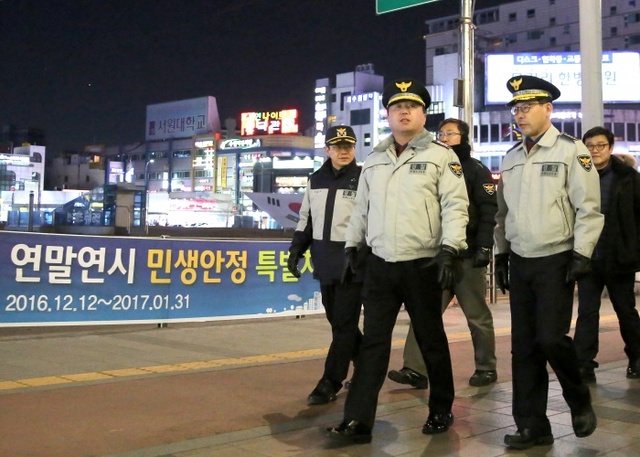 ▲ 김양제 경기남부청장이 연말연시 민생안전 특별 치안대책 일환으로 취약지역을 둘러보며 점검하고 있다 (1)