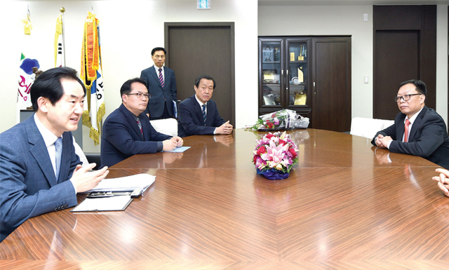 의정부시는 12월13일 신한 대학교에서 중국 차하얼 학회와 공동으로 한·중 평화포럼을 가졌다.