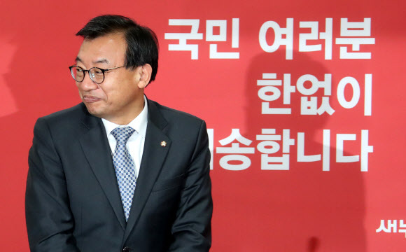 ▲ 사진=연합뉴스, 이정현 전 새누리당 대표 탈당 