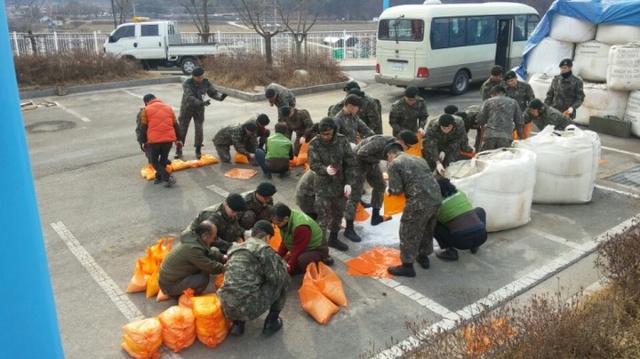▲ 군부대_전격제설 (2)