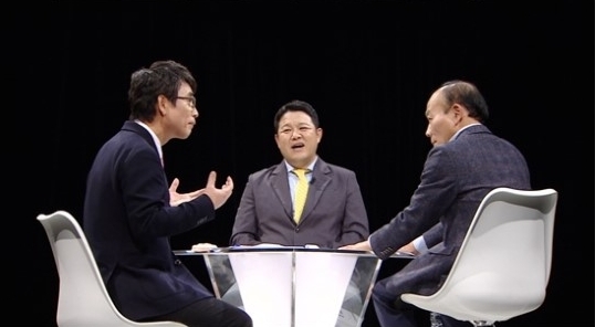 ▲ JTBC ‘썰전’, ‘썰전’ 200회 맞아 정치인들 축전 릴레이, 전원책 '신년토론 태도 논란' 해명은?