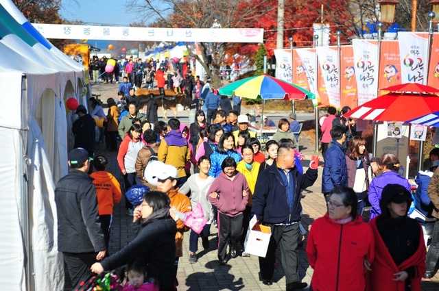 ▲ 오곡나루축제장에 모여든 수 많은 관광객