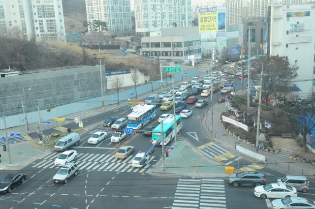 ▲ 혼잡한 교문4거리 일대