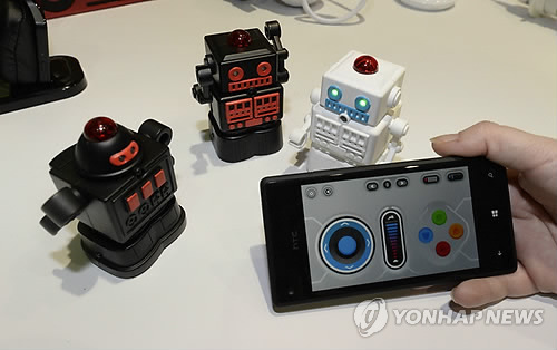 ▲ 2017 소비자 가전 전시회(CES)에 전시된 스마트폰 [EPA=연합뉴스 자료사진]