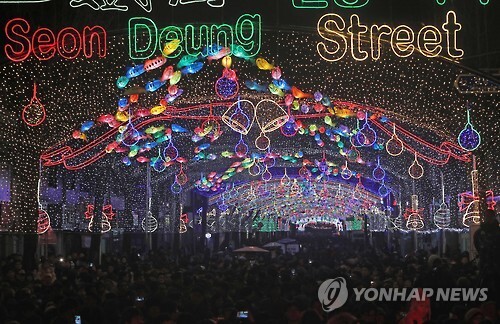▲ '2017 산천어축제' 서막 선등거리 제막[연합뉴스 자료사진]