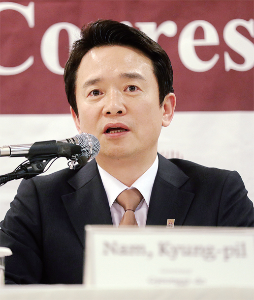 바른정당 남경필 경기지사가 16일 오후 서울 중구 프레스센터에서 열린 외신기자들과의 간담회에서 발언을 하고 있다. 연합뉴스