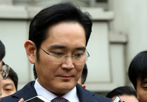 ▲ 사진=연합뉴스, 특검 사무실 대기하려던 이재용 삼성전자 부회장, 서울구치소에 구금…법원 