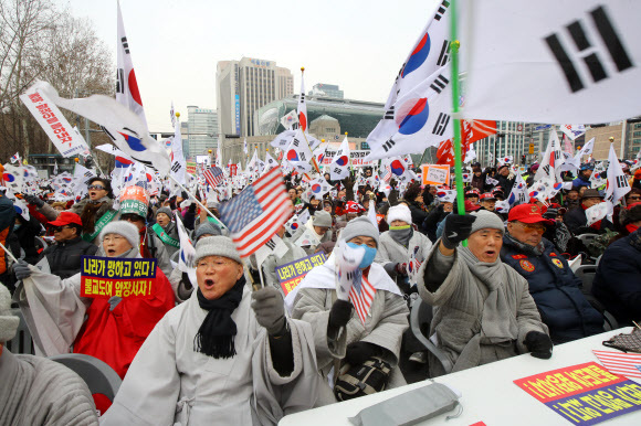 ▲ 사진=연합뉴스, 박사모 등 탄핵반대 주말집회, 조갑제 