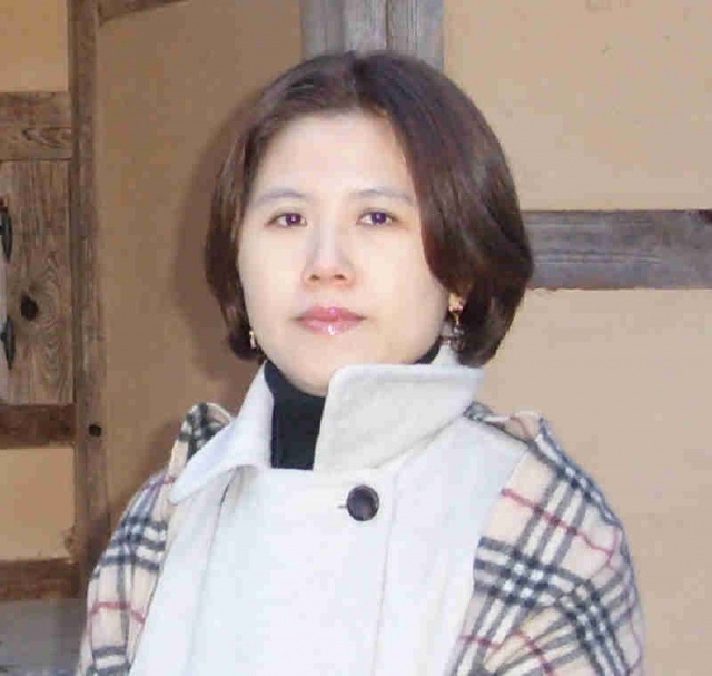 ▲ 제주 출생. 1999년  신춘문예, 2001년  신인상을 통해 등단. 시집  . 경기시인상 수상. 현재 웹진  편집위원.