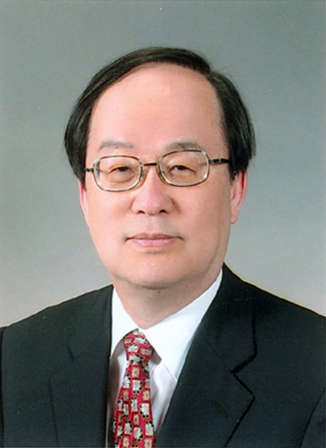 ▲ 김학준 이사장(사진)