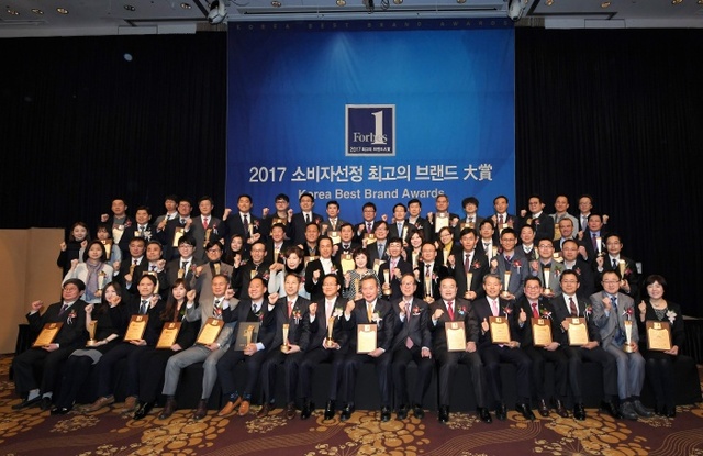 ▲ 2017년 소비자 선정 최고의 브랜드 대상 선정 1