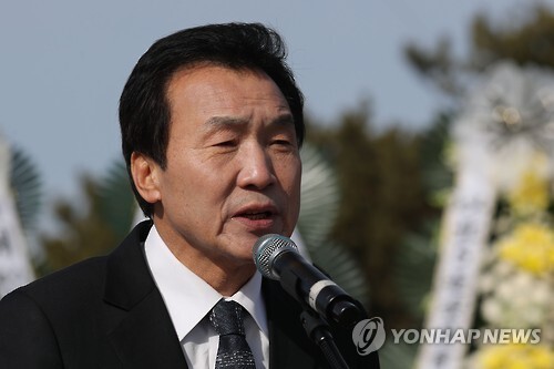 ▲ 손학규 국민주권개혁회의 의장이 설날인 28일 경기도 파주시 임진각 망배단에서 열린 합동 망향제에서 추모사를 하고 있다. 연합뉴스 제공