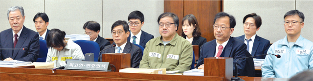 국정농단 사태의 주범인 최순실, 안종범 전 청와대 정책조정수석, 정호성 전 부속비서관이 1월5일 피고인 신분으로 출석하고 있다.