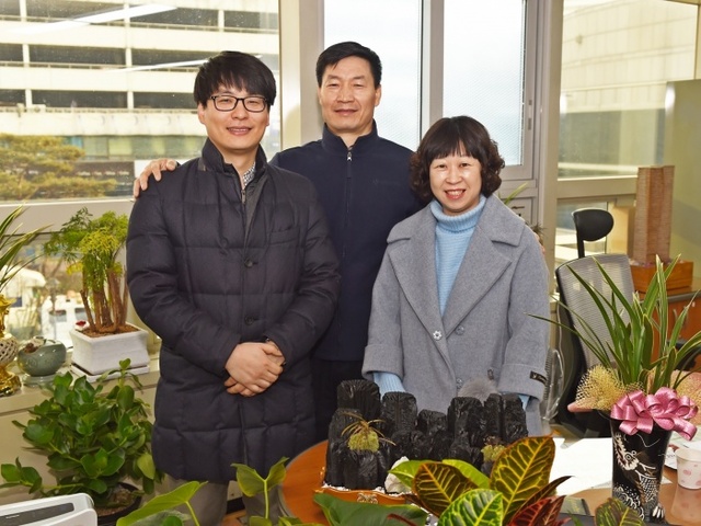 ▲ 하남시 규제개혁 우수공무원선정(송윤섭.진동철.오영순팀장, 왼쪽부터)