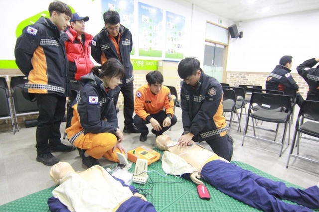 ▲ 김포소방서, 펌뷸런스 대원 응급처치 교육