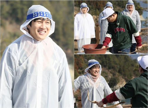 ▲ KBS 2TV ‘1박2일’ 맑은 날 우비입은 소년으로 변신한 차태현, 무슨 미션이길래...?