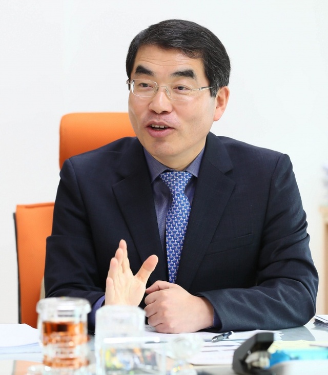 ▲ 양기대 광명시장이 최근 한국일보와 한국지방자치학회가 시행한 전국 60개 지자체 (인구 50만 미만 도시) 중 주민설문조사 결과 단체장 역량 평가 1위를 차지했다. 광명시 제공