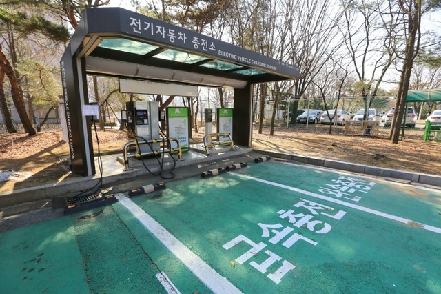 ▲ 참고사진)과천시청 전기차 충전소2