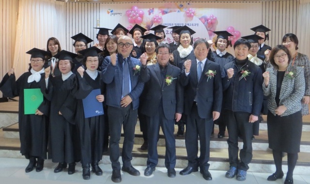 ▲ 느티나무학교 졸업기념사진