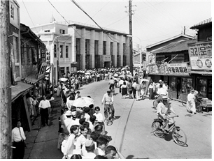 ▲ 화폐개혁 모습ㅣ1962년