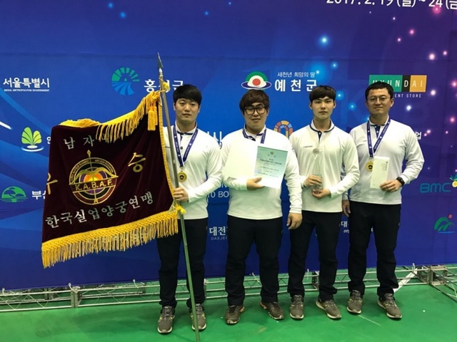 ▲ 제19회 한국실업연맹회장기 실내양궁대회 남자 일반부 단체전에서 대회 3연패를 달성한 코오롱엑스텐보이즈 양궁팀(왼쪽부터 이승윤, 신재훈, 이우석, 이창환).코오롱제공