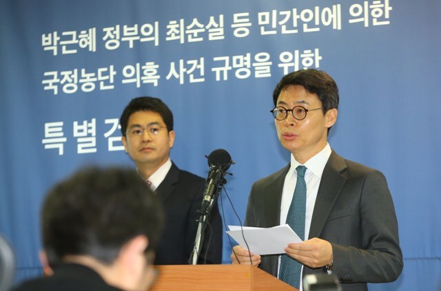 특검 대변인 이규철 특검보가 27일 오전 서울 강남구 대치동 특검 기자실에서 황교안 대통령 권한대행 국무총리의 수사 기간 연장을 불승인 결정에 대해 입장을 밝히고 있다. 이 특검보는 