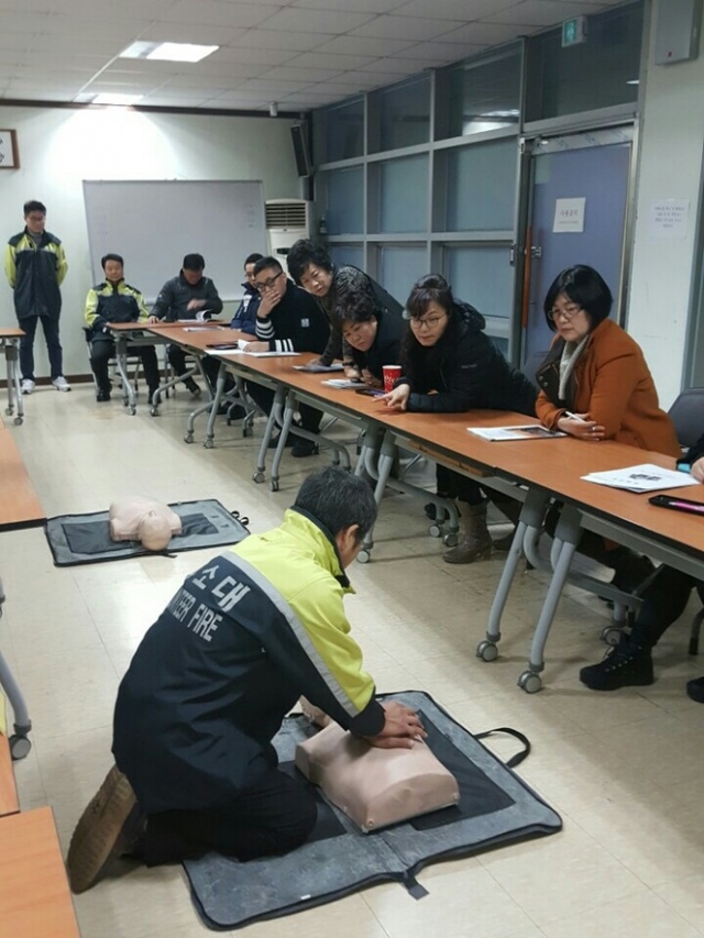 ▲ [보도자료20170228]]인천서부소방서, 아라뱃길 자전거순찰 전문의용소방대 CPR교육 실시