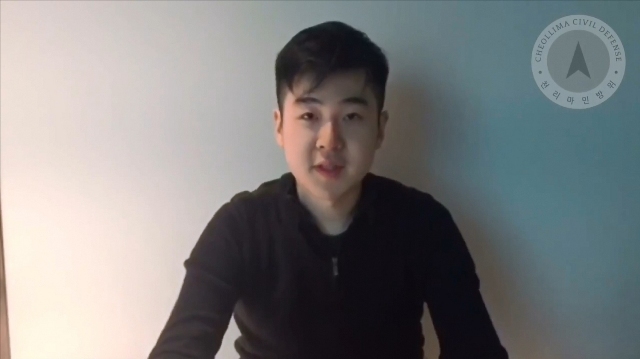 피살된 김정남의 아들 김한솔로 추정되는 인물이 유튜브에 등장했다. 김한솔로 추정되는 한 인물은 8일 게시된 ''KHS Video''이라는 제목으로 게시된 유튜브 영상에서 