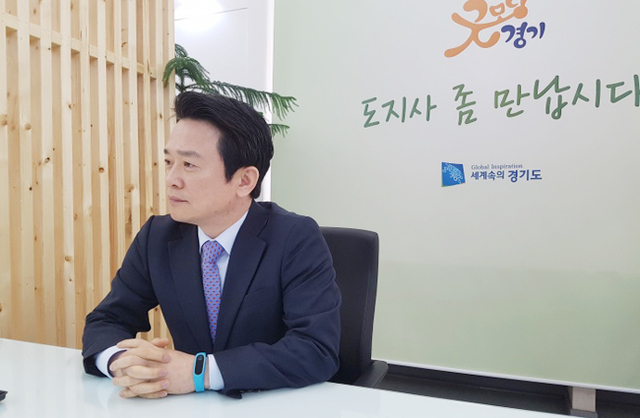 ▲ 남경필 경기도지사가 10일 헌법재판소의 박근혜 대통령 탄핵심판 발표를 경기북부청 민원실과 집무실에서 청취하고 있다. 정일형기자