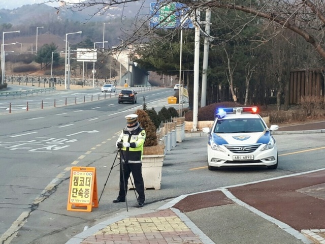 ▲ 경기북부지방경찰청(청장 이승철)은 교통사고 예방을 위해 ‘캠코더 단속 전담팀’을 운영한다고 14일 밝혔다.
