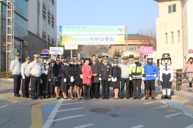 ▲ 등굣길 학교愛 활동