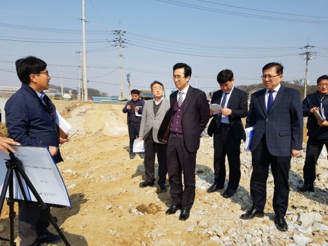 ▲ 사본 -(사진1) 농어촌공사 김행윤 부사장, 경기지역 사업현장 점검