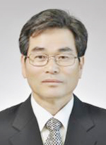 ▲ 전북 김제 출생. 으로 등단. 시집  . 우리시, 한국경기시인협회, 한국문인협회 회원.