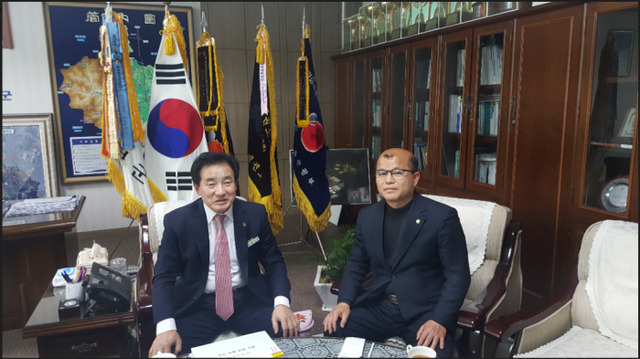 ▲ 이기영 안성시의원 송기섭 진천군수 면담 관련 사진