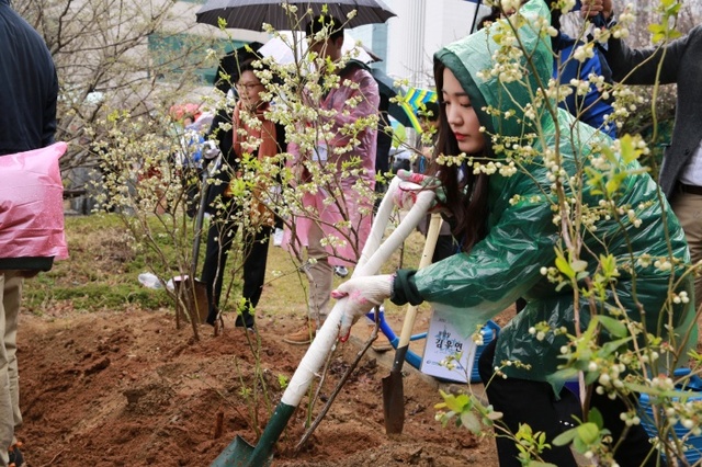 ▲ 가천대학교,_식목일_맞아_식목_행사_및_경작지_개장식__(2)