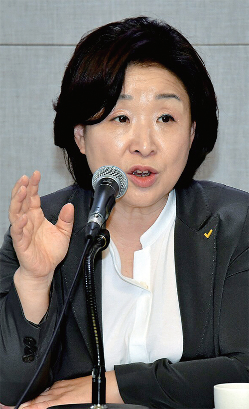 ▲ 심상정 정의당 대선후보는 12일 경기일보와 한국지역언론인클럽(KLJC)이 진행한 ‘대선후보 초청 릴레이 인터뷰’에서 중도사퇴는 없다며 거침없는 개혁을 해낼 수 있는 후보는 자신 뿐이라고 강조했다.   KLJC제공
