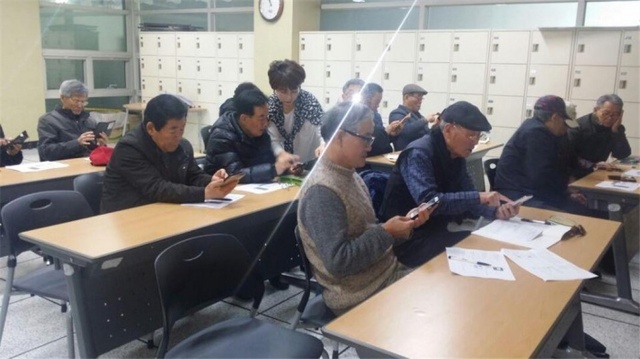 ▲ 광주시, 어르신 대상 「찾아가는 스마트폰 교육」실시2
