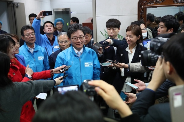 ▲ 파주-선유산업단지-시찰-및-근로자들과-오찬-바른정당-유승민-대통령후보-13