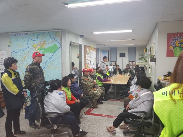 ▲ 170419 남양주서 보도자료(주민안전연합대 간담회 및 합동순찰 개최)사진 1