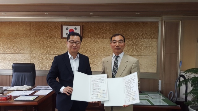 ▲ 귀인중학교 협약서 체결 사진 1부
