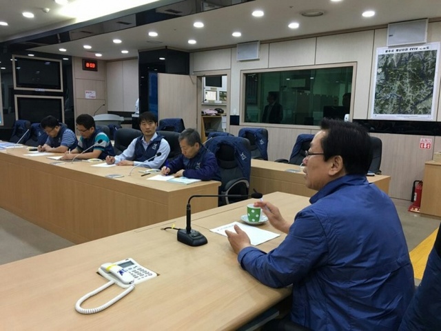 ▲ 조억동 시장, 산불 상황실 방문 격려
