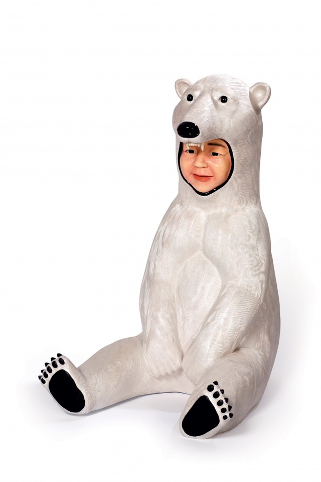 ▲ 오원영, Mimicry-Bear, 레진에 아크릴릭, 75x55x45cm, 2010
