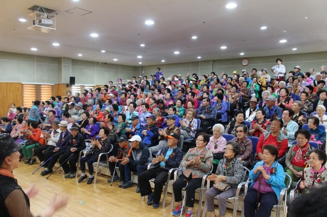 ▲ 월드비전 성남종합사회복지관, 어버이날 행사 개최1