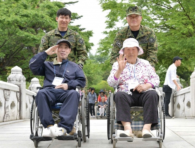 ▲ 해군2함대 봄나들이