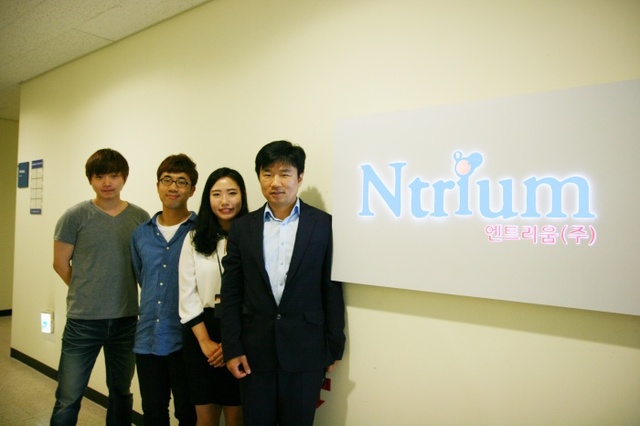 ▲ 사본 -엔트리움 정세영대표와 직원들