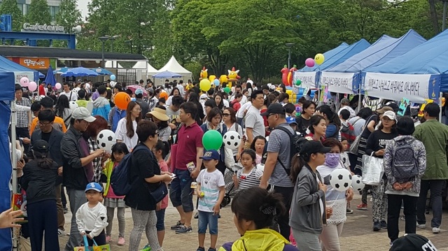 ▲ 수원월드컵관리재단, U-20 월드컵 성공개최 위해 나눔 바자회 열어