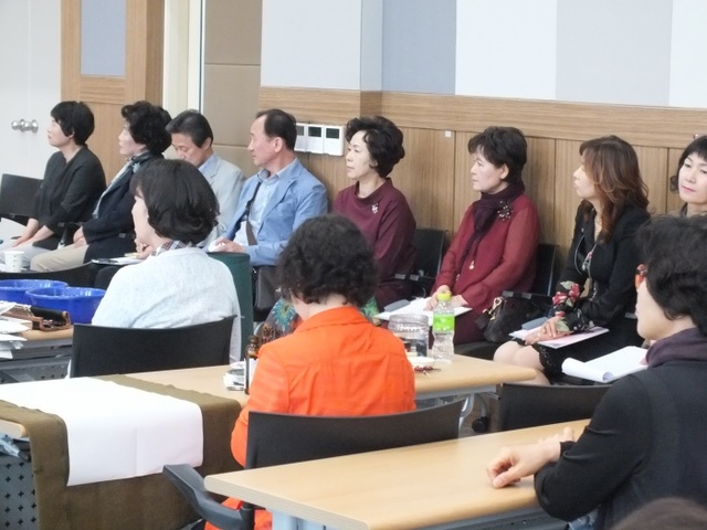 ▲ 18일 경기여성의전당에서 열린 제32회 기예경진대회에서 심사위원들이 자리하고 있다. 권소영기자